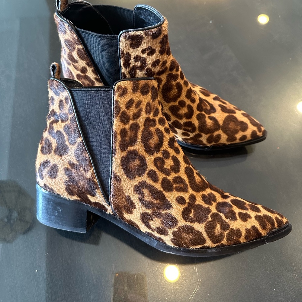 Marc Fisher Cow Hide Leopard Print Pointy Toe Boo… - image 1